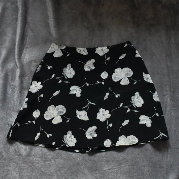 Wrapper Dresses & Skirts - Vintage 1990’s Wrapper Black and Gray Flower Mini-Skirt